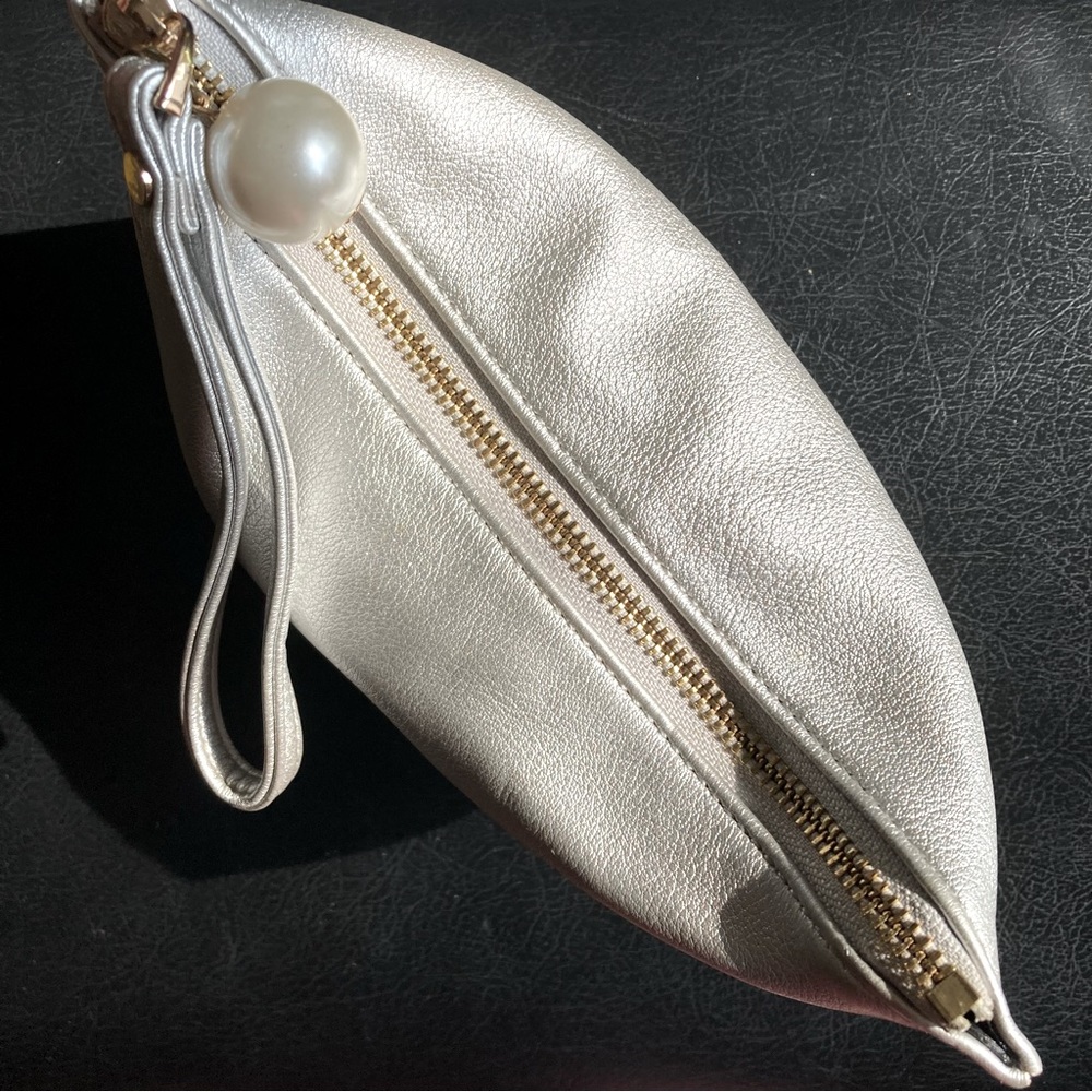 Deux Lux Silver Tone Faux Leather Paris Themed Large Wristlet Wallet Clutch - Picture 9 of 16